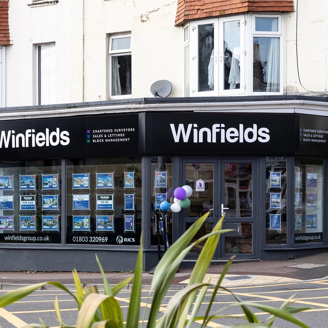 <strong>Window Displays</strong>